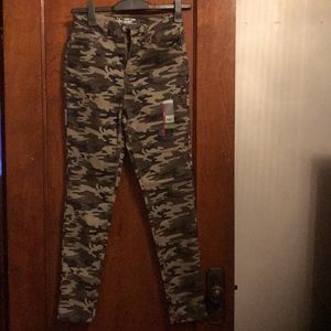 NWT High rise skinny camouflage jeans.